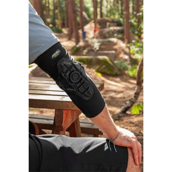 RKD635 REKD Energy Elbow Gaskets Lifestyle Image 1 @chicksandsbikepark REKD Energy Elbow Gaskets
