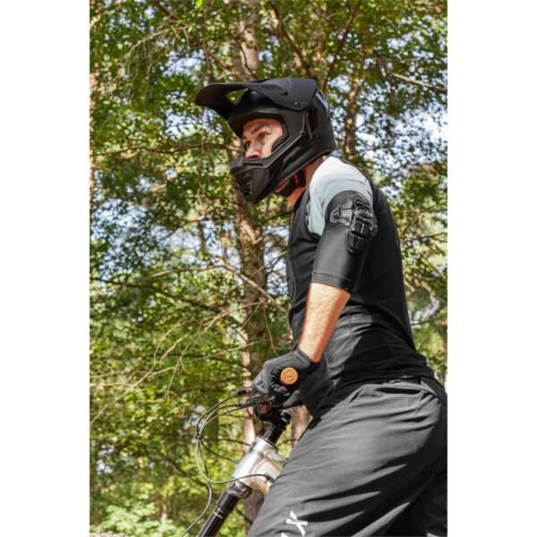 RKD635 REKD Energy Elbow Gaskets Lifestyle Image 5 @chicksandsbikepark REKD Energy Elbow Gaskets